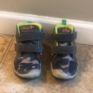 Plae high tops size 8.5 toddler boy